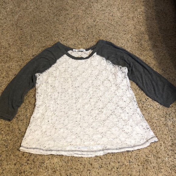 Gray and white lace 1/4 sleeve shirt - Picture 1 of 3